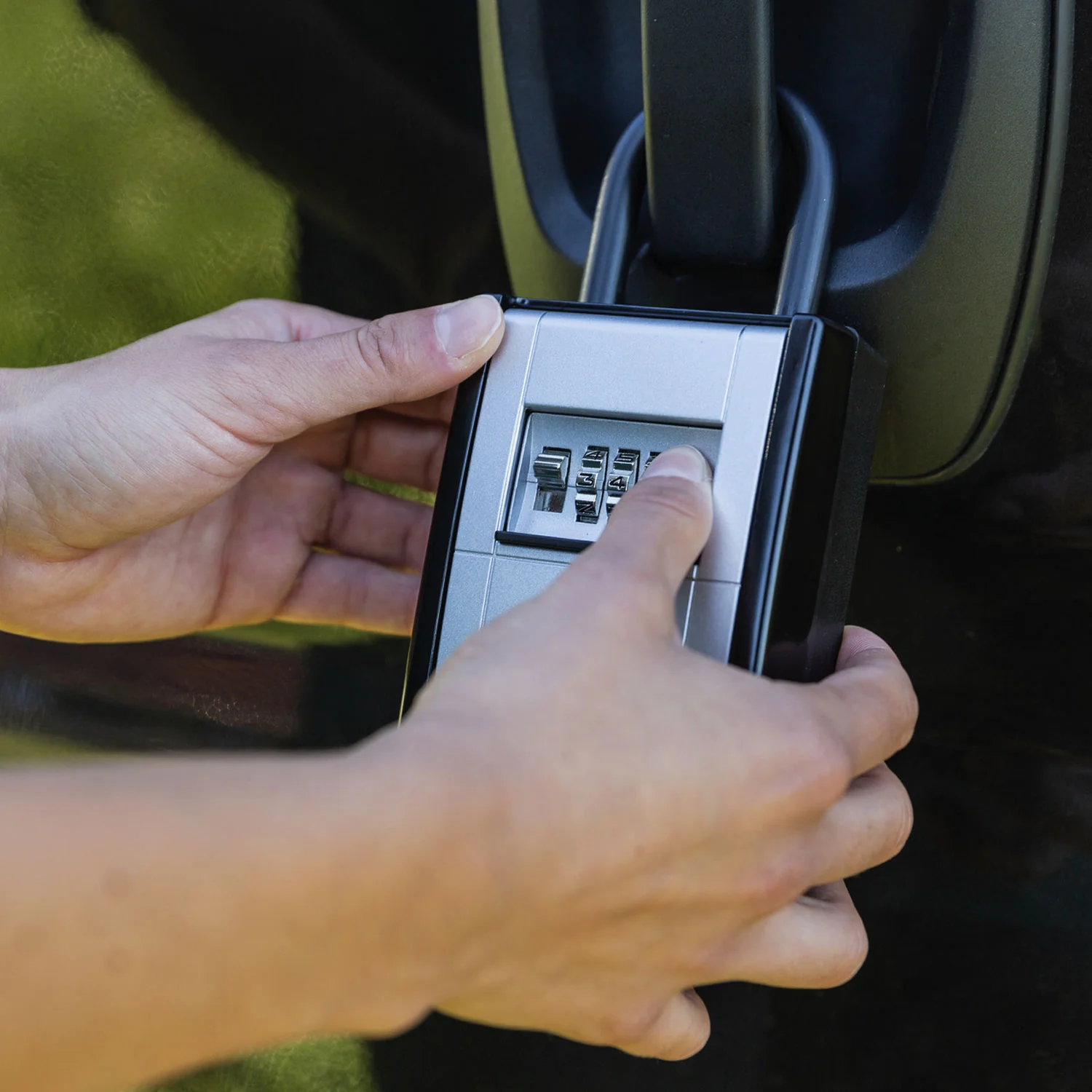 ABUS Keygarage 797 with 36mm Combination Shackle Lock - Image 5
