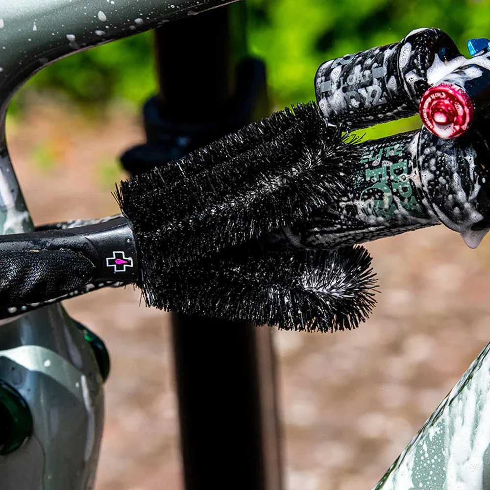 Muc-Off 2 Prong Brush - Image 2