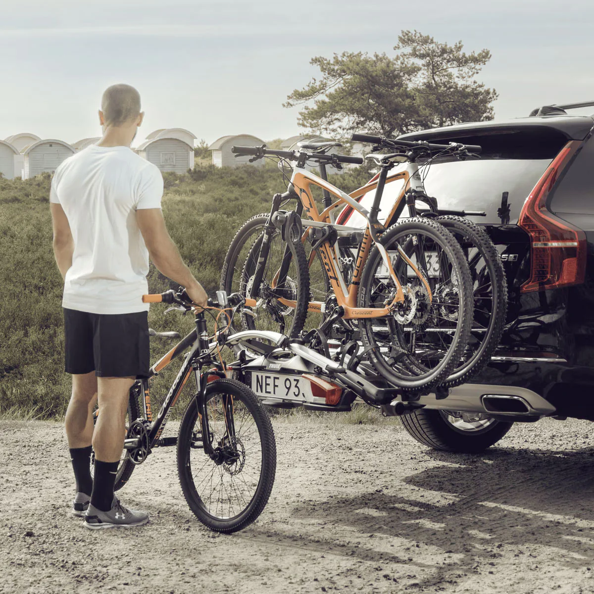 Thule VeloCompact 13-pin 3 Bike Car Rack - Image 5